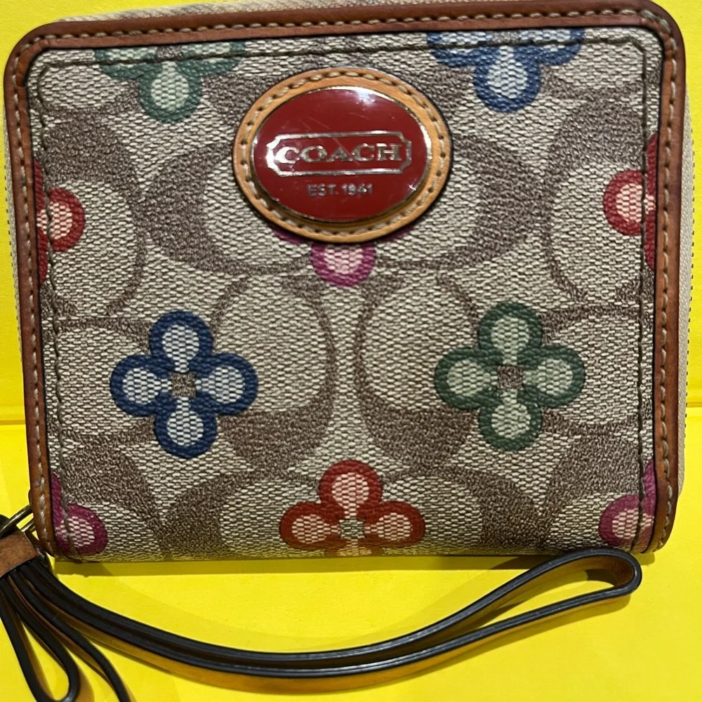 Vintage Color Flowers Coach Wristlet Bag Est. 1941‎